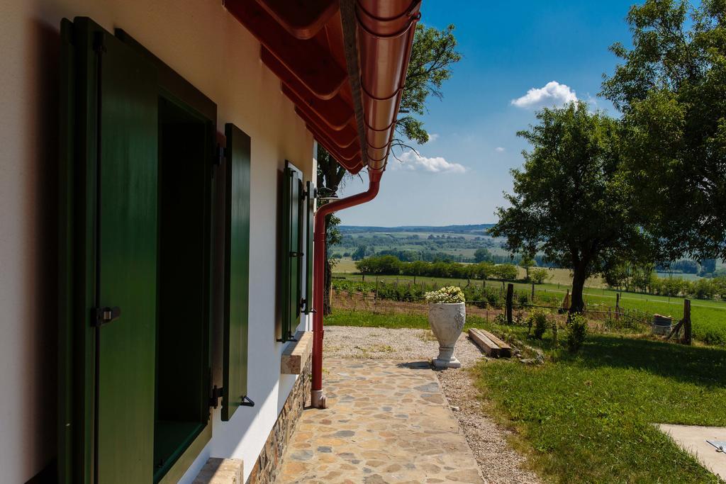 Oereghegyi Apartman Vindornyalak Bagian luar foto