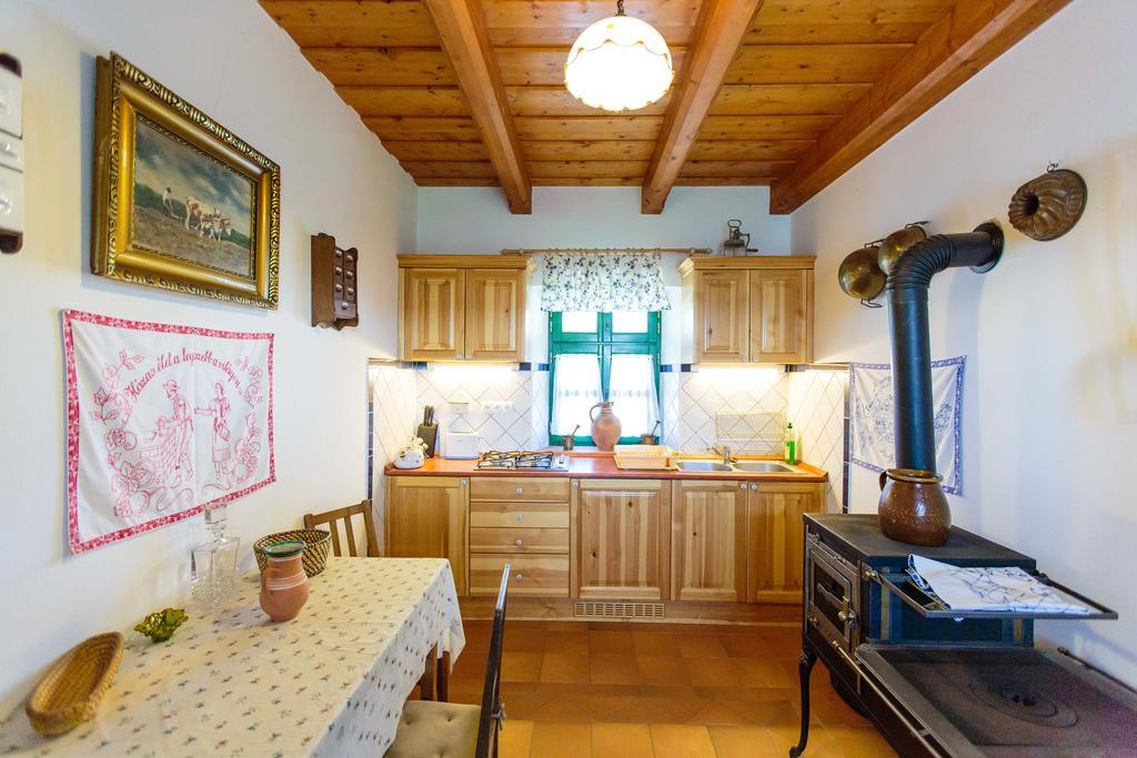 Oereghegyi Apartman Vindornyalak Ruang foto